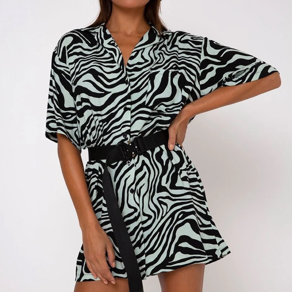 Motel Rocks Women S Wavey Zebra Mint Y2K Short Sleeve Fresia Mini Shirt Dress